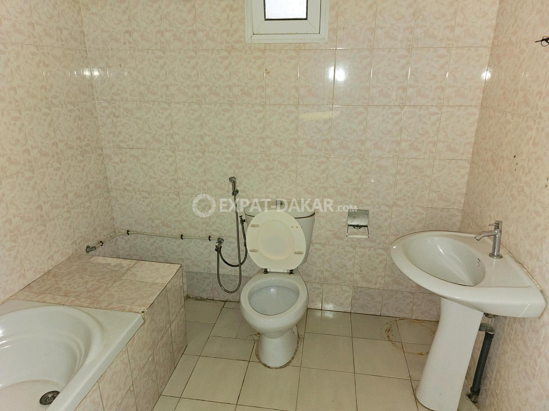 Villa de 200m2 à vendre aux Maristes Hann maristes ExpatDakar