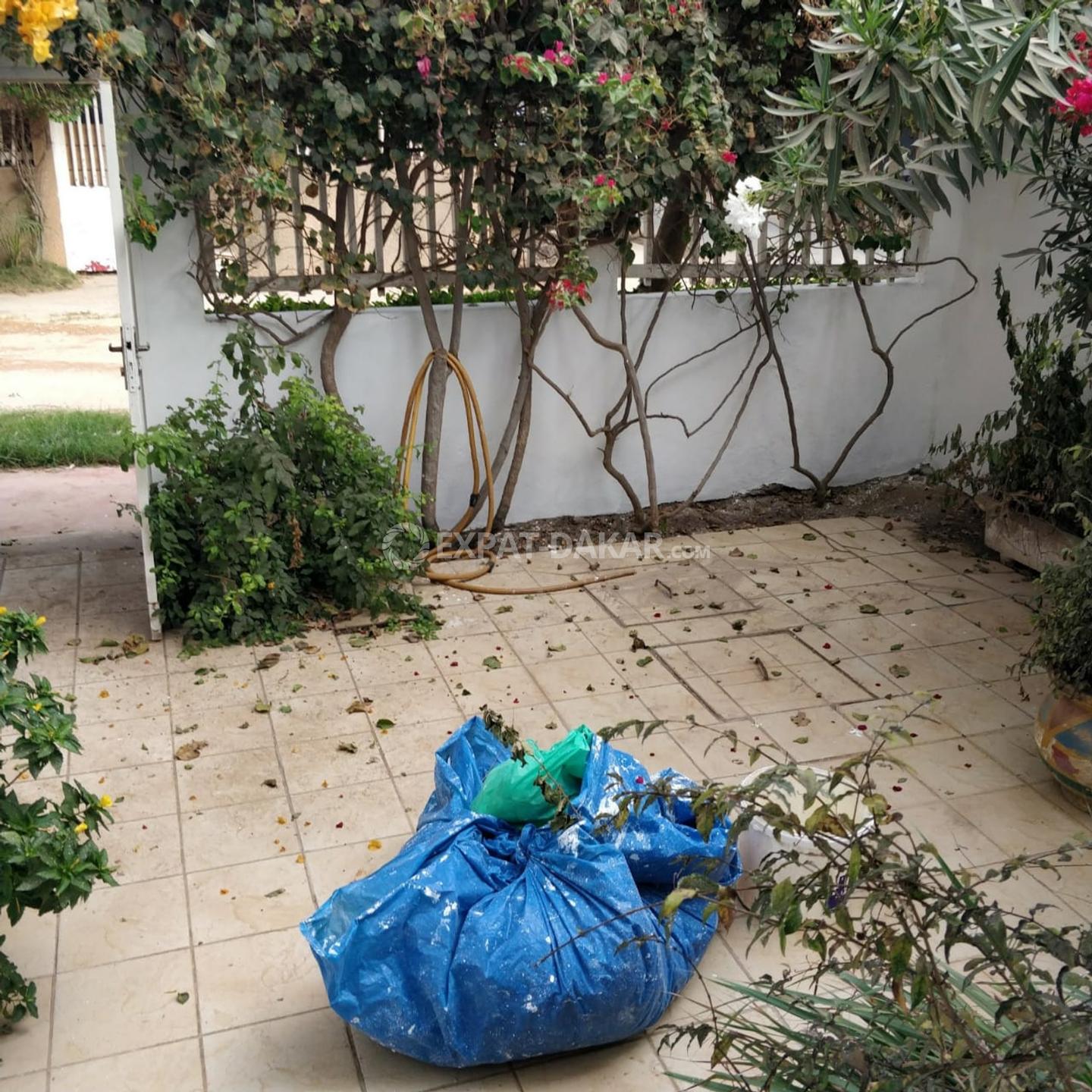 Maison d'angle a vendre a Yoff virage cité Biagui Cité biagui Expat