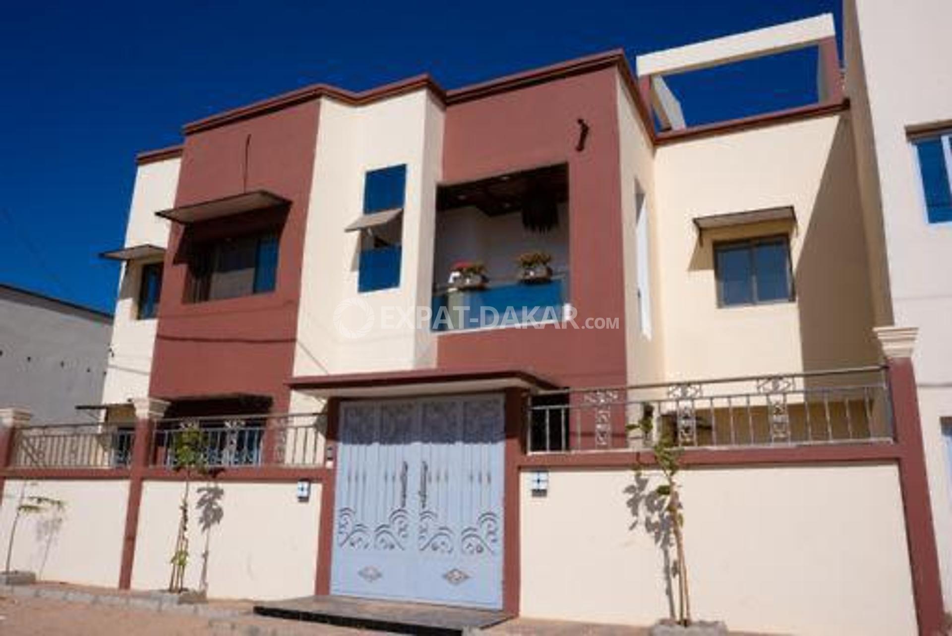 Maison à vendre type F5 Bambilor titre foncier Bambilor ExpatDakar