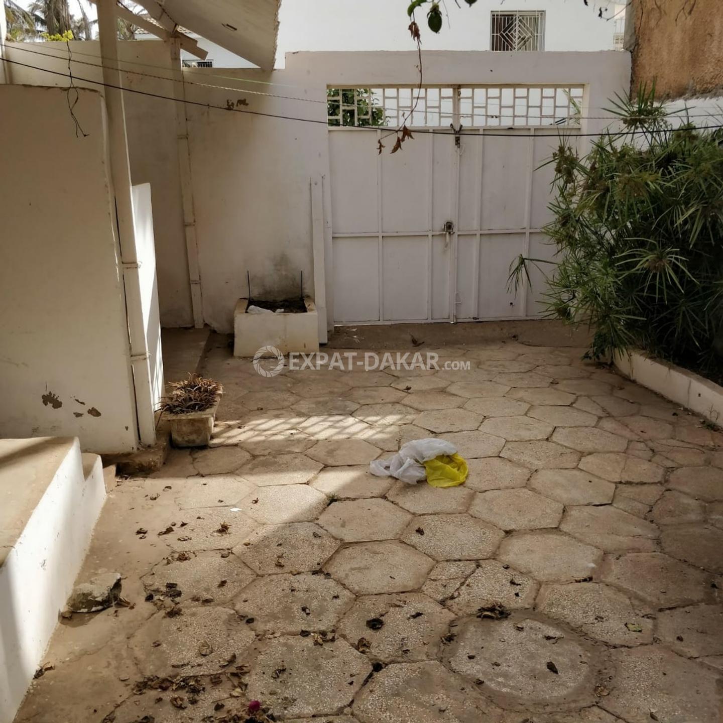 Maison d'angle a vendre a Yoff virage cité Biagui Cité biagui Expat