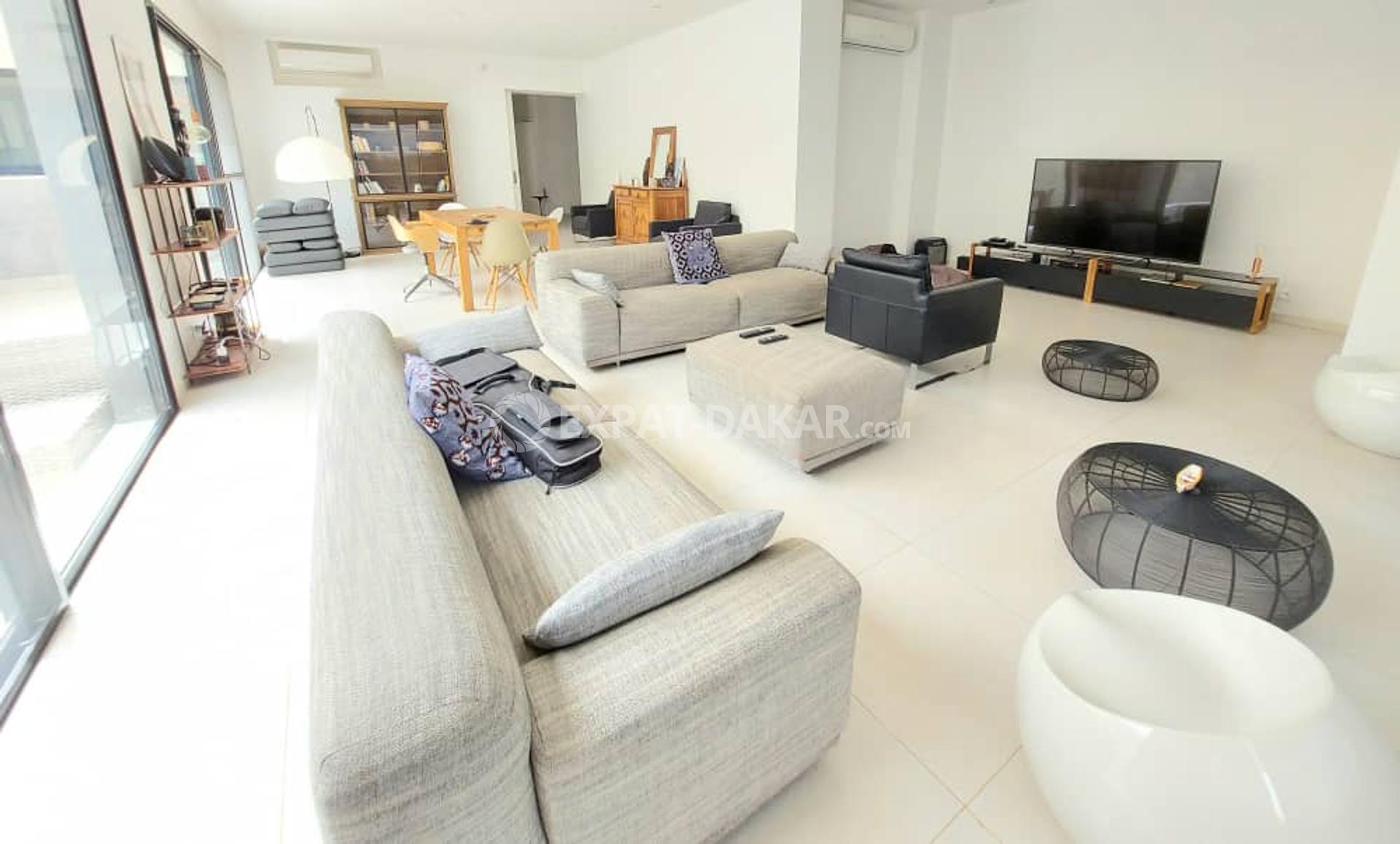 Apt vide de 04 ch salon avec vue sur mer à fann residence Fann