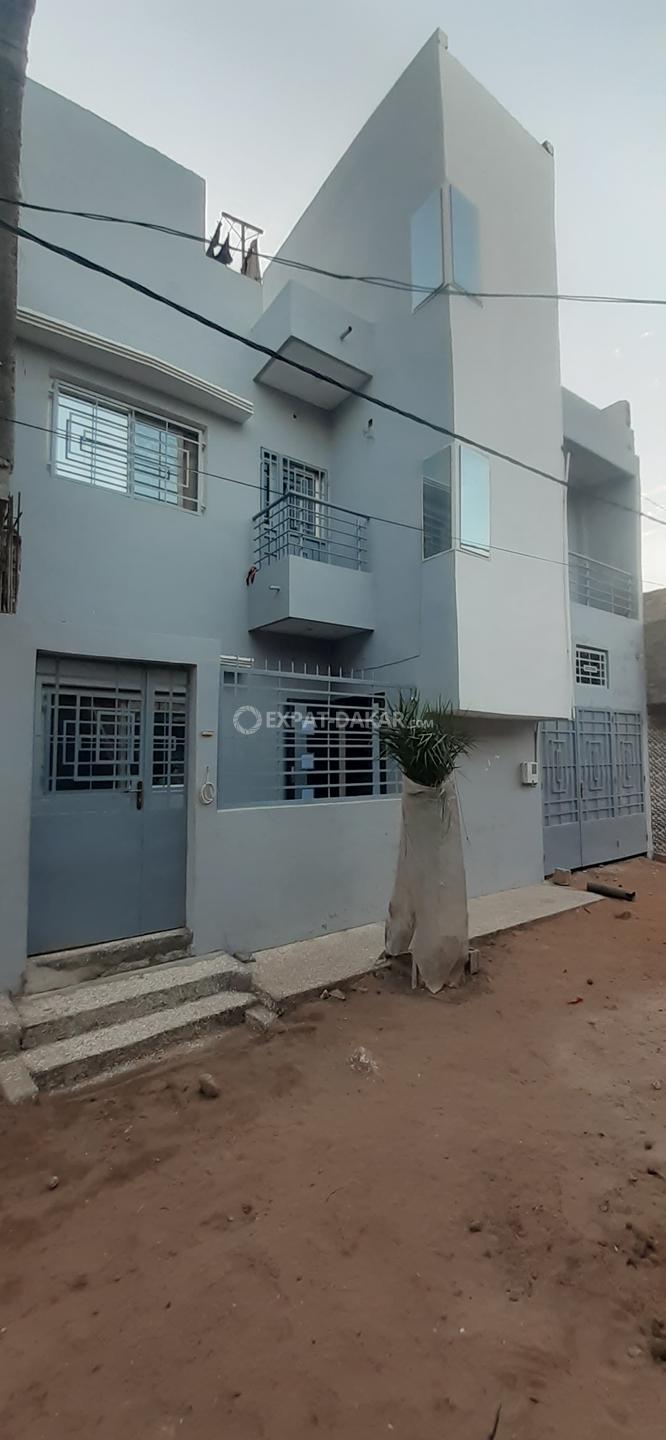 VILLA R+1/ 300m2 A VENDRE A LA CITE DAROU SALAM APIX Tivaouane