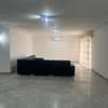3 chambres salon à louer en face King fahd thumb 2