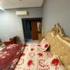 Chambre sdb avec spot lumineux meublee thumb 2