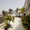 Villa R+2 avec jardin à louer aux almadies thumb 2
