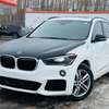 BMW X1 SUV compact blanc capot noir thumb 10