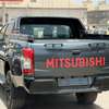 Mitsubishi l200 thumb 2