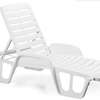 Transat en plastique pour plage/piscine avec accoudoirs thumb 0
