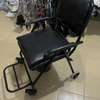 Chaise roulante avec pot thumb 1