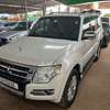 MITSUBISHI PAJERO FULL OPTIONS thumb 4
