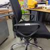 Chaise de bureau ergonomique noire en maille respirante thumb 0