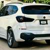BMW X1 SUV compact blanc capot noir thumb 13