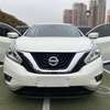 Nissan SUV 5 portes blanc automatique confortable thumb 1