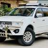 Mitsubishi pajero 2016 thumb 0