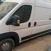 Fourgon utilitaire blanc thumb 4