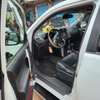 Toyota Land Cruiser SUV blanc robuste thumb 0