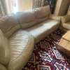 Pouf cuir blanc moelleux confortable salon thumb 4