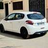 Peugeot 208 thumb 2