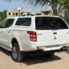 Mitsubishi l200 2018 thumb 11