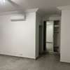3 chambres salon à louer en face King fahd thumb 5