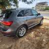 Audi Q5 SUV gris 5 portes spacieux thumb 5