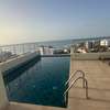 Appartement, une piscine à débordement, salle de sport thumb 7