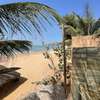 Villa pied dans l'eau de 400m² à vendre à Ngaparou thumb 8
