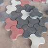 Blocs béton gris clair pour murs porteurs standard thumb 2