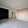 Appartement F4 haut standing tout neuf à louer au Point E thumb 4