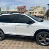 Honda Pilot SUV blanc spacieux fenêtres teintées thumb 13