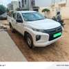 Mitsubishi L200 pick-up 4x4 double blanche et gris 2023 thumb 2