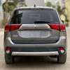 Mitsubishi Outlander 2018Gris SUV spacieux fiable thumb 9