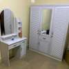 Armoire marron ,blanc et noire thumb 11