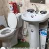 Chaises anglais et lavabo thumb 0