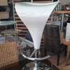 Tabouret design blanc réglable avec repose-pieds thumb 0
