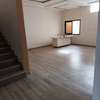 Villa F6 à louer aux Almadies thumb 10