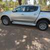 Mitsubishi L200 pick-up argent robuste polyvalent thumb 4