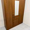 Armoire marron ,blanc et noire thumb 1