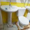 Ensemble chaise anglaise et lavabo thumb 0