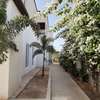 Villas à vendre à Saly dans une résidence fermée thumb 2