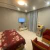 Chambre sdb avec spot lumineux meublee thumb 1