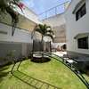 Grande Villa moderne de 600M ² à louer aux Almadies thumb 2