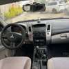 Mitsubishi pajero thumb 4