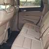 Jeep Grand Cherokee SUV argent spacieux et robuste thumb 3