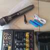 Table de mixage professionnelle avec 2 microphones thumb 2