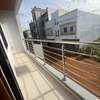 Maison individuelle moderne avec balcon et garage à Dakar thumb 5