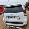 Toyota Land Cruiser SUV blanc robuste thumb 3