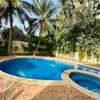 Villa avec piscine  à Louer aux Almadies thumb 9