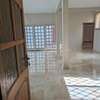 A louer un grand appartement thumb 5