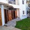 Belle villa R+1a vendre aux Almadies  Dakar thumb 5